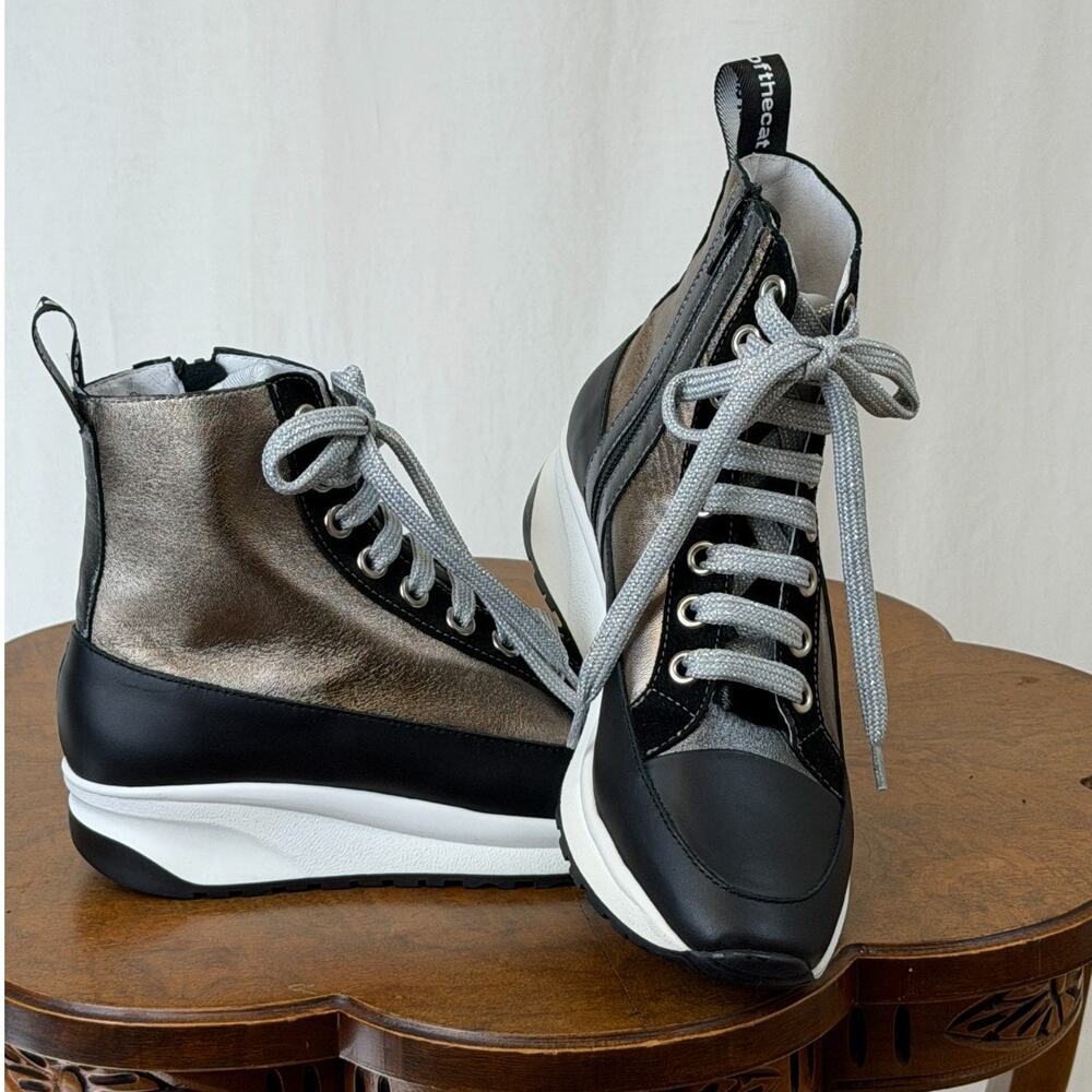 NWOB Casta Vaddia Charlie Lace Up High Top Metallic Sneakers Size EU 40
